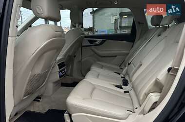 Внедорожник / Кроссовер Audi Q7 2016 в 