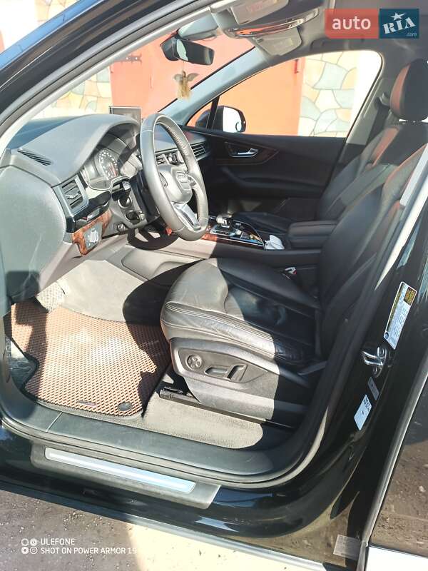 Позашляховик / Кросовер Audi Q7 2018 в Волочиську
