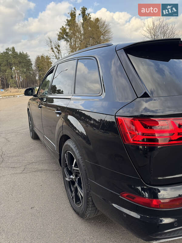 Внедорожник / Кроссовер Audi Q7 2015 в Дубно