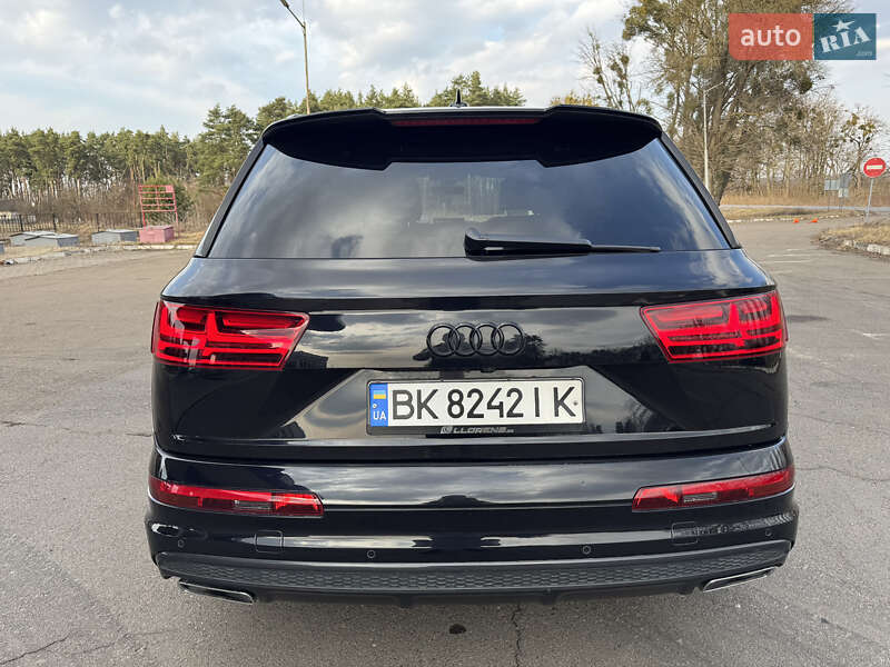 Внедорожник / Кроссовер Audi Q7 2015 в Дубно
