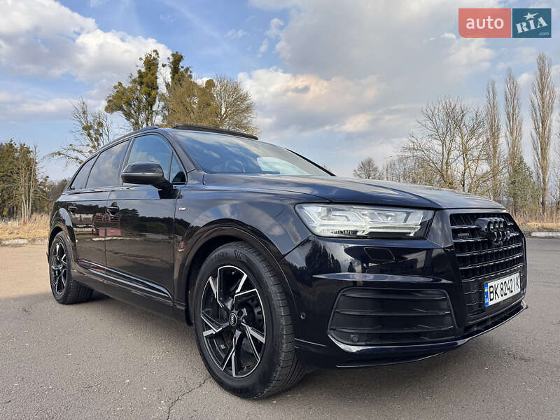 Внедорожник / Кроссовер Audi Q7 2015 в Дубно