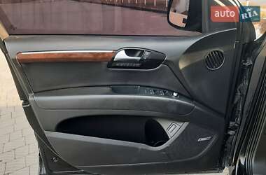 Позашляховик / Кросовер Audi Q7 2012 в 