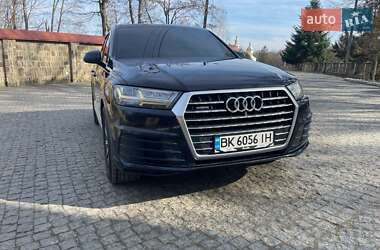 Позашляховик / Кросовер Audi Q7 2017 в Чернівцях