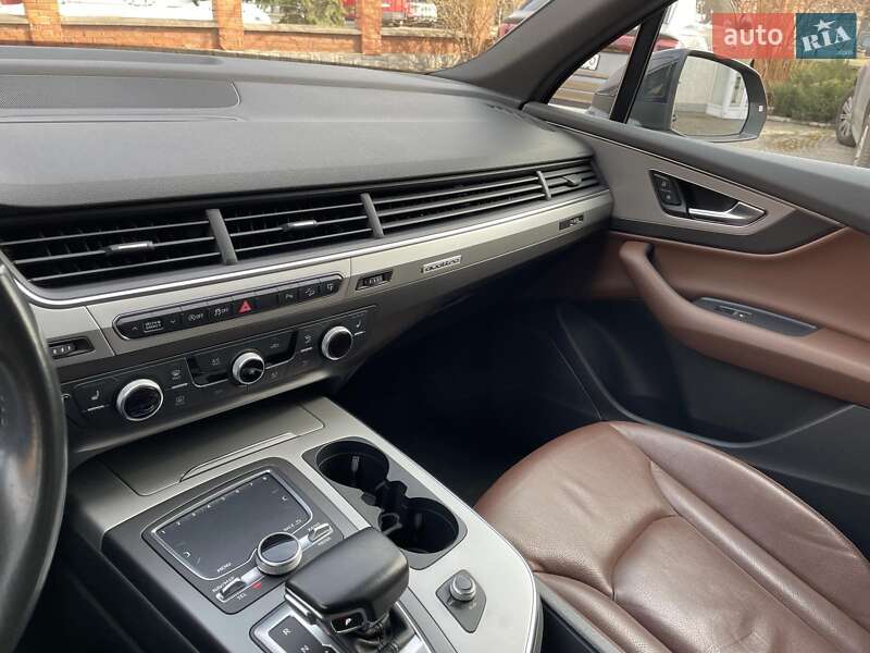 Позашляховик / Кросовер Audi Q7 2016 в Львові