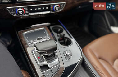 Внедорожник / Кроссовер Audi Q7 2016 в 