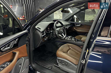 Внедорожник / Кроссовер Audi Q7 2016 в 