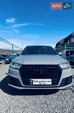 Внедорожник / Кроссовер Audi Q7 2016 в 