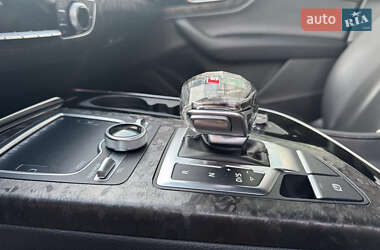 Внедорожник / Кроссовер Audi Q7 2016 в 