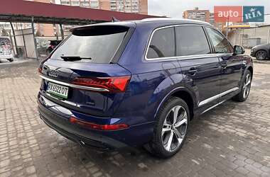 Позашляховик / Кросовер Audi Q7 2023 в 