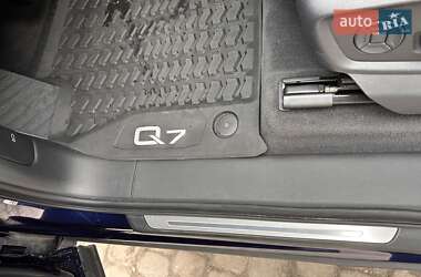 Позашляховик / Кросовер Audi Q7 2023 в 
