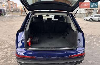 Позашляховик / Кросовер Audi Q7 2023 в 