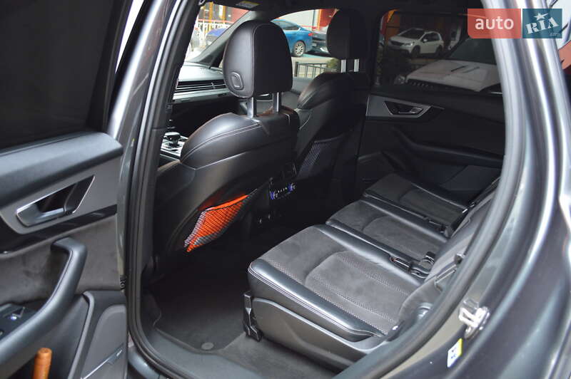 Позашляховик / Кросовер Audi Q7 2018 в Львові