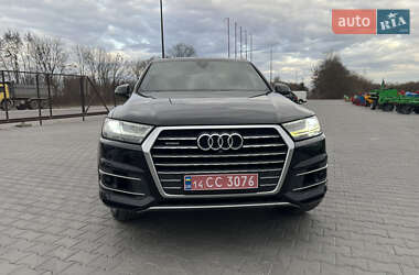 Внедорожник / Кроссовер Audi Q7 2016 в 