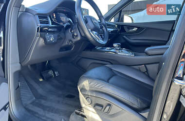 Внедорожник / Кроссовер Audi Q7 2016 в 