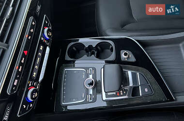 Внедорожник / Кроссовер Audi Q7 2016 в 
