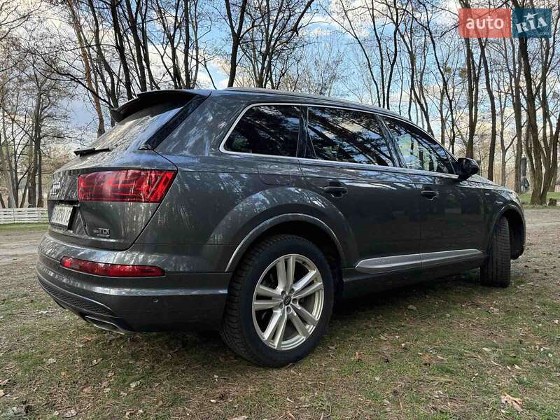 Внедорожник / Кроссовер Audi Q7 2015 в Полтаве