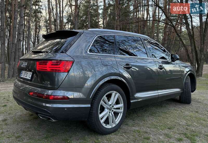Внедорожник / Кроссовер Audi Q7 2015 в Полтаве