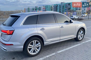 Внедорожник / Кроссовер Audi Q7 2022 в 