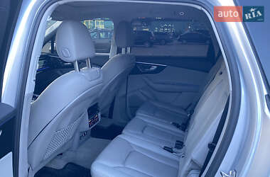 Внедорожник / Кроссовер Audi Q7 2022 в 