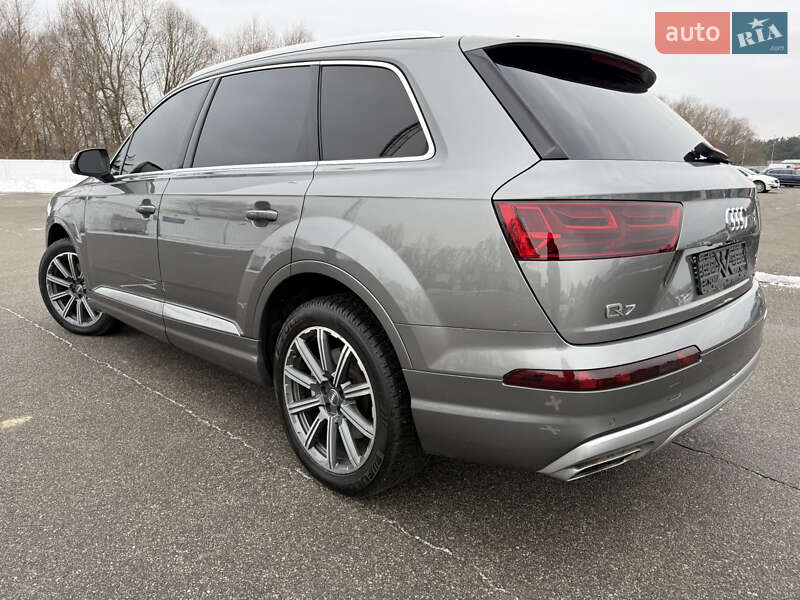 Позашляховик / Кросовер Audi Q7 2016 в Полтаві