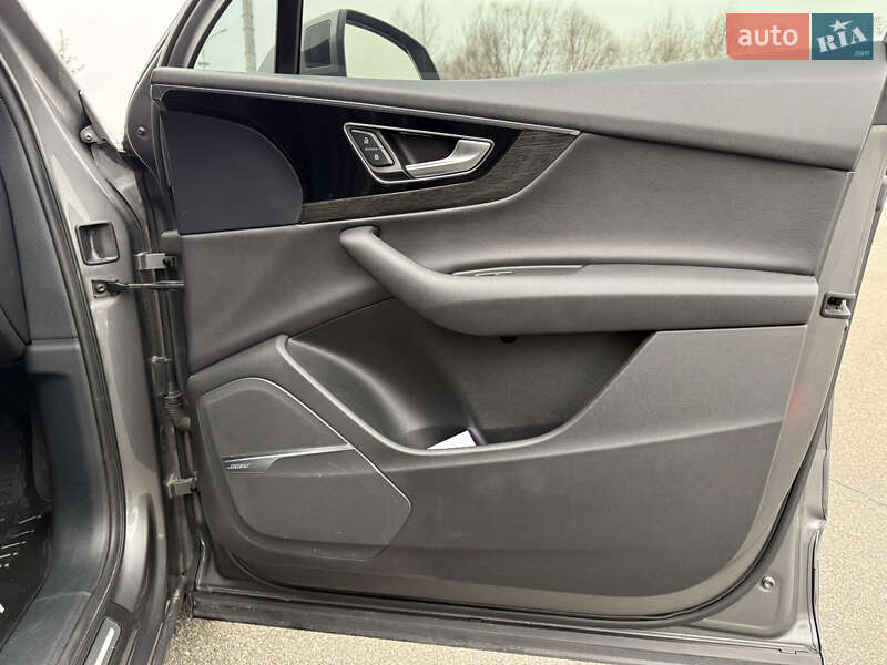 Позашляховик / Кросовер Audi Q7 2016 в Полтаві