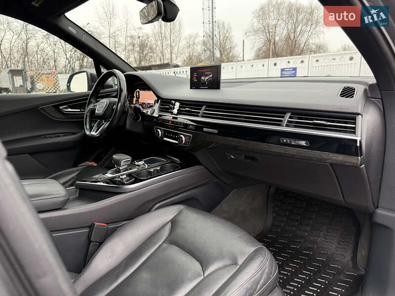 Позашляховик / Кросовер Audi Q7 2016 в Полтаві