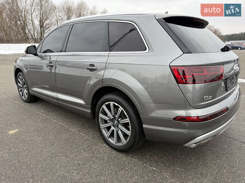 Позашляховик / Кросовер Audi Q7 2016 в Полтаві