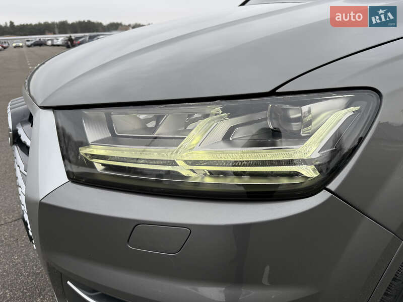 Позашляховик / Кросовер Audi Q7 2016 в Полтаві
