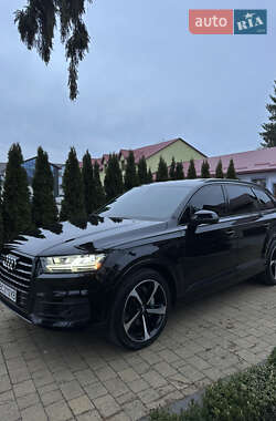 Позашляховик / Кросовер Audi Q7 2019 в 