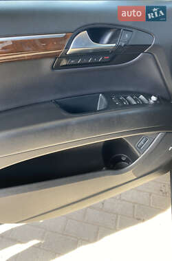 Внедорожник / Кроссовер Audi Q7 2012 в 