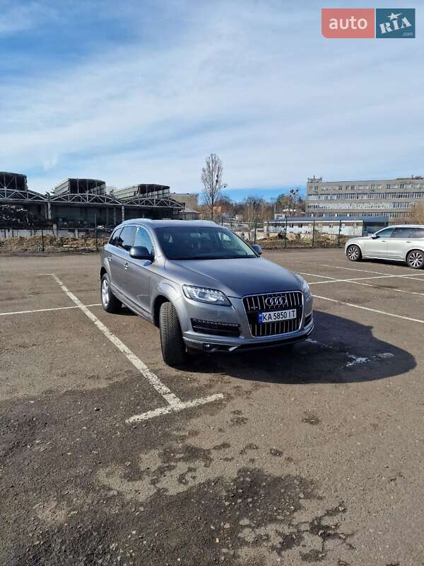Позашляховик / Кросовер Audi Q7 2013 в 