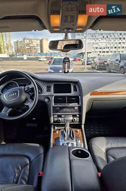 Позашляховик / Кросовер Audi Q7 2013 в 