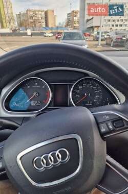 Позашляховик / Кросовер Audi Q7 2013 в 