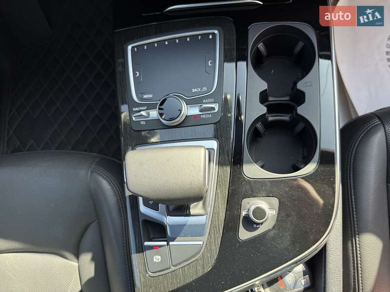 Внедорожник / Кроссовер Audi Q7 2016 в Ужгороде