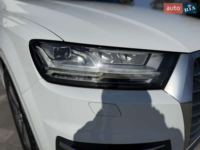 Внедорожник / Кроссовер Audi Q7 2016 в Ужгороде