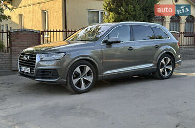 Внедорожник / Кроссовер Audi Q7 2015 в 