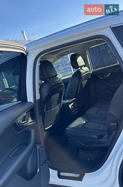 Позашляховик / Кросовер Audi Q7 2019 в 