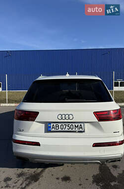 Позашляховик / Кросовер Audi Q7 2019 в 