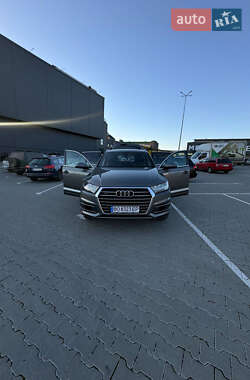 Внедорожник / Кроссовер Audi Q7 2016 в 