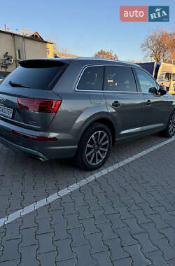 Внедорожник / Кроссовер Audi Q7 2016 в 