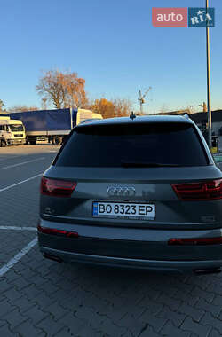 Внедорожник / Кроссовер Audi Q7 2016 в 