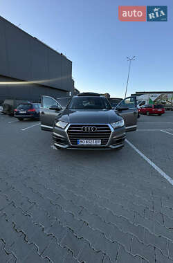 Внедорожник / Кроссовер Audi Q7 2016 в 