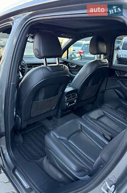 Внедорожник / Кроссовер Audi Q7 2016 в 
