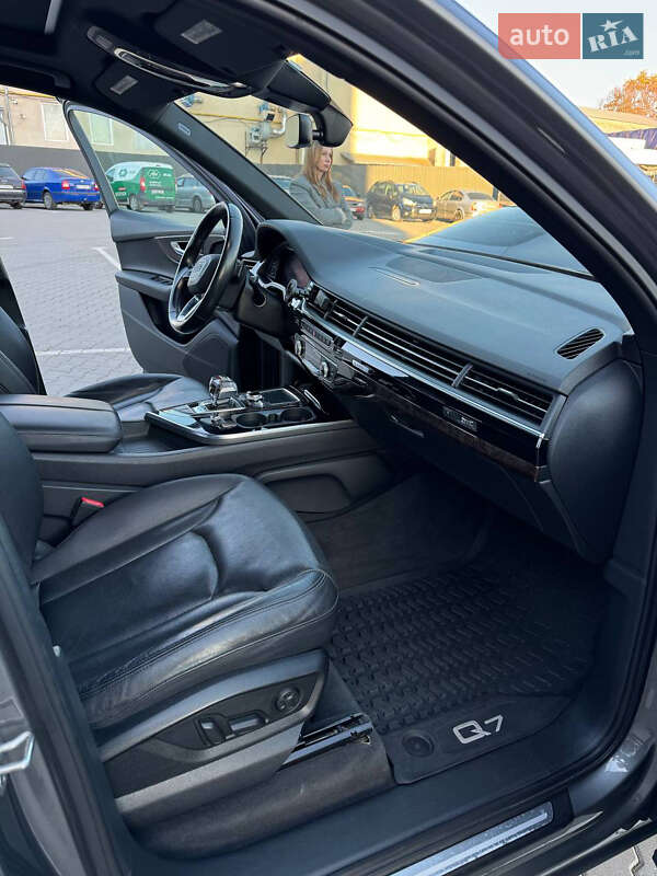 Позашляховик / Кросовер Audi Q7 2016 в Тернополі