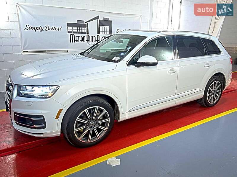 Внедорожник / Кроссовер Audi Q7 2017 в 