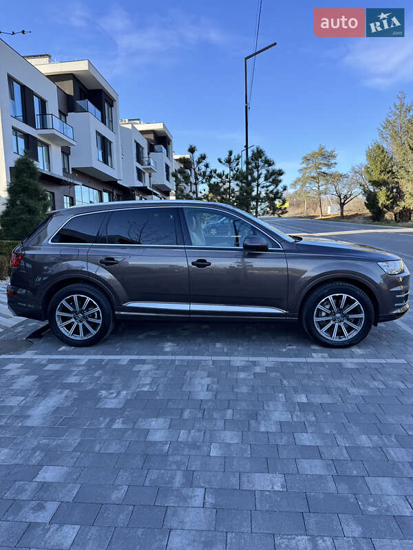 Позашляховик / Кросовер Audi Q7 2017 в Ужгороді
