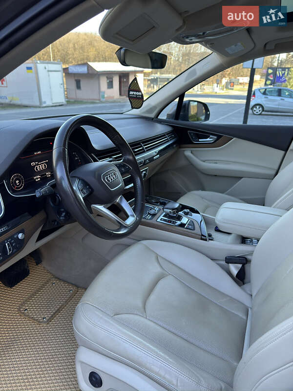 Позашляховик / Кросовер Audi Q7 2017 в Ужгороді