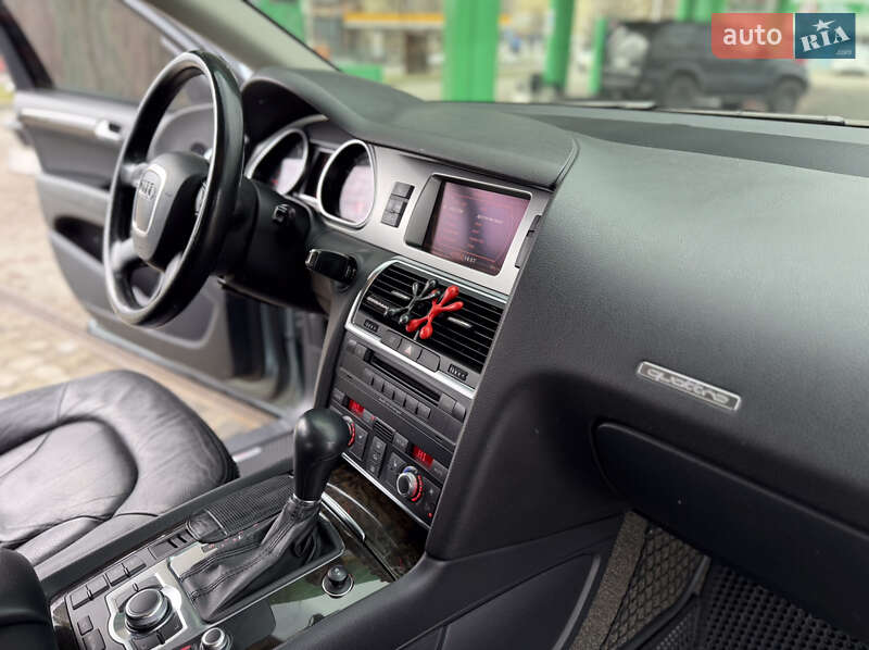 Внедорожник / Кроссовер Audi Q7 2006 в Днепре