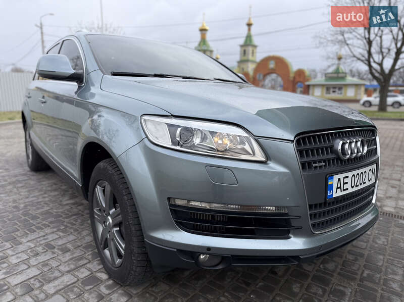 Внедорожник / Кроссовер Audi Q7 2006 в Днепре