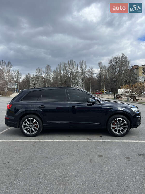 Внедорожник / Кроссовер Audi Q7 2016 в Запорожье